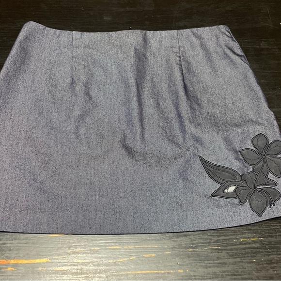 Express Charcoal Floral Mini Skirt - Picture 3 of 6